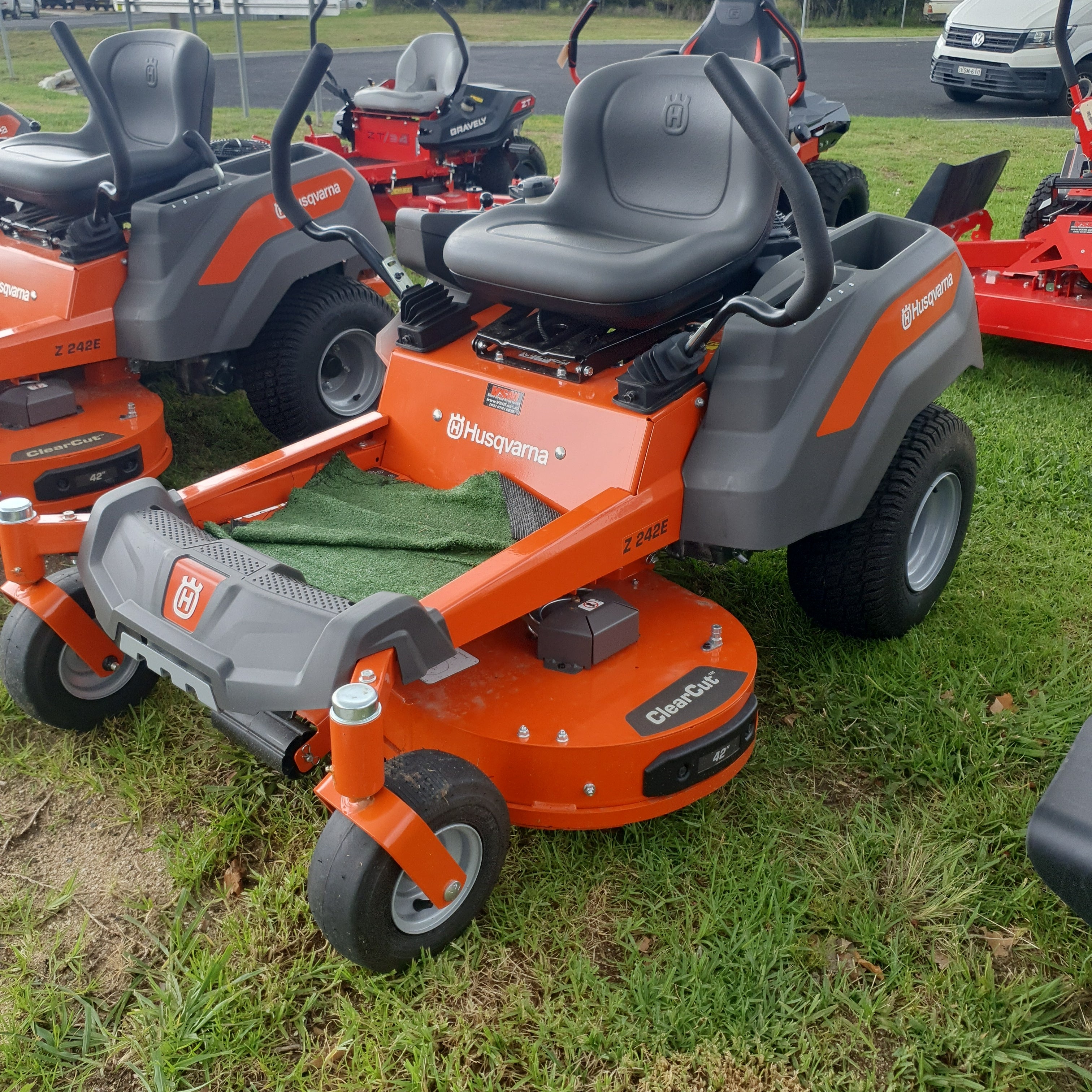 ZERO TURN - HUSQVARNA Z242E - (PICK UP ONLY)